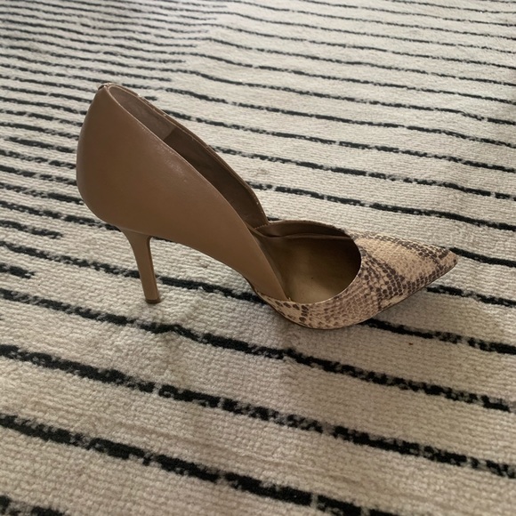BCBGeneration Beige Snake Skin Heels, Sz 9 (Wmn) - Picture 3 of 9